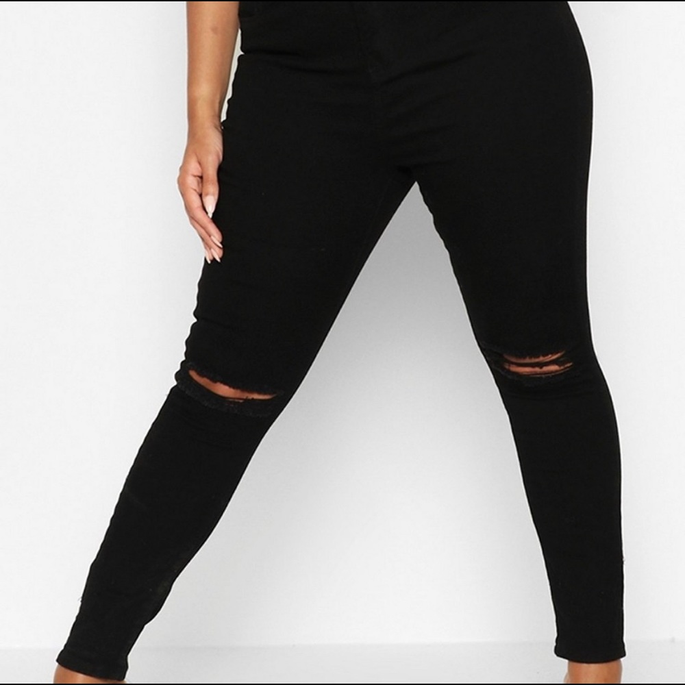 Boohoo Black distressed Denim jeans size 16